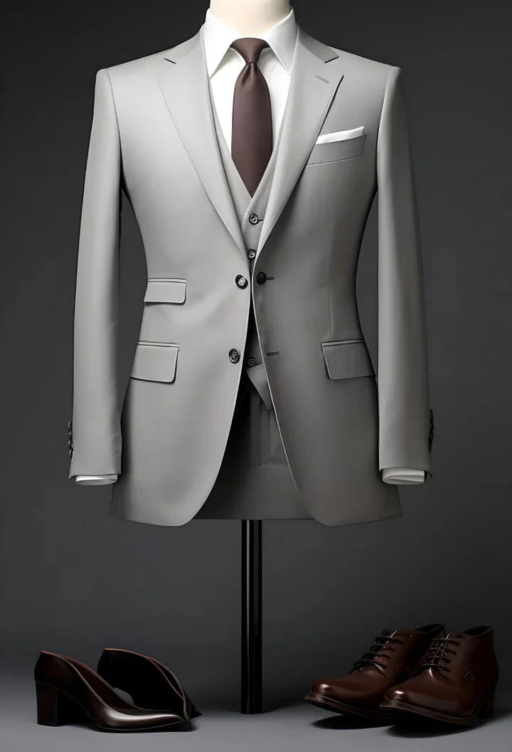 Elegant Light Grey 3-Piece Suit/Tailored Fit