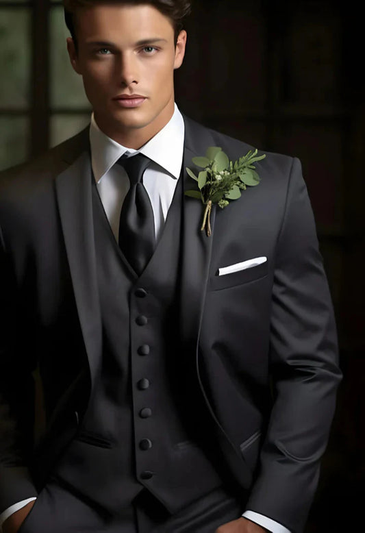Elegant Dark Grey 3-Piece Suit/Tailored Fit