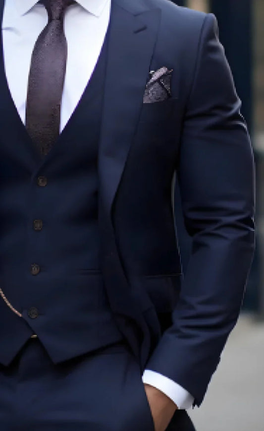 Elegant Navy Blue 3-Piece Suit/Tailored Fit