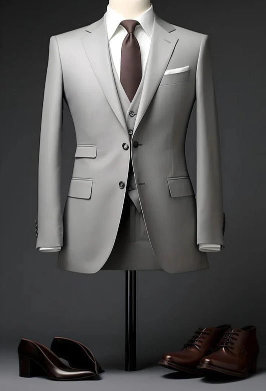Elegant Light Grey 3-Piece Suit/Tailored Fit